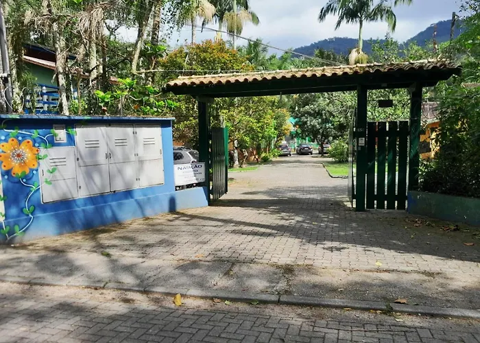 Flor Casa 2 Dorms Com Ar, Churrasqueira, Cond Fech, Piscina