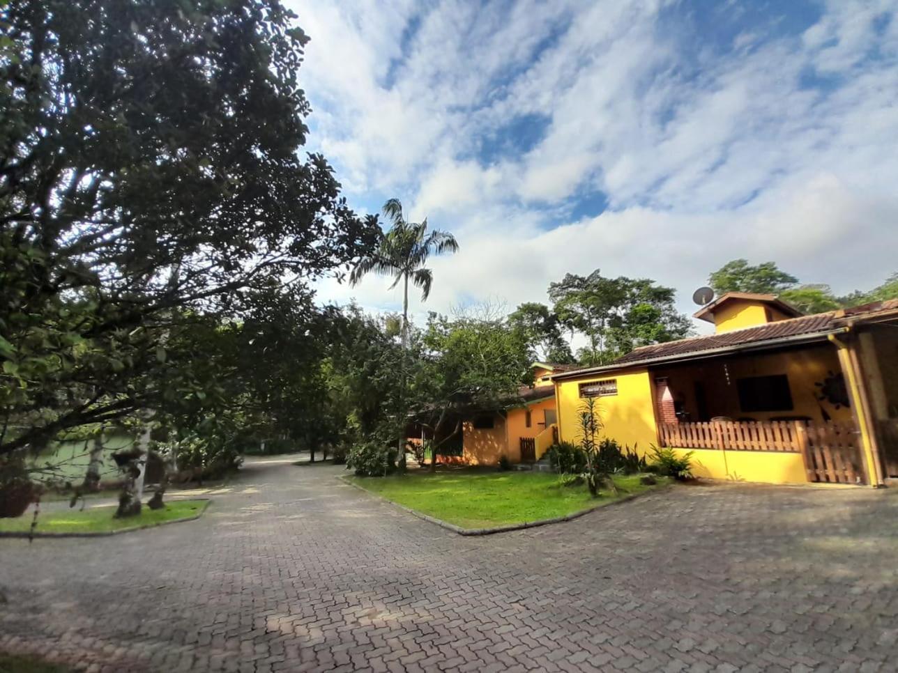 Holiday home Flor Casa 2 Dorms Com Ar, Churrasqueira, Cond Fech, Piscina Sao Sebastiao (Sao Paulo)